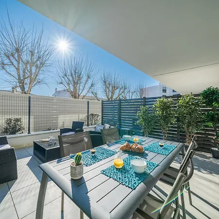 Apartment La Pepite - Appt En Hypercentre Au Calme, Terrasse Et Garage - Res Meyer Royan