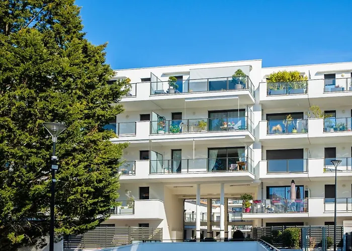 Apartment La Pepite - Appt En Hypercentre Au Calme, Terrasse Et Garage - Res Meyer Royan