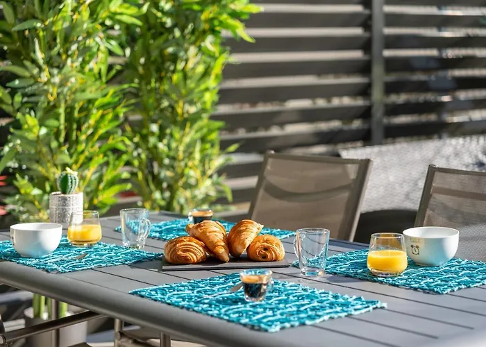 Apartment La Pepite - Appt En Hypercentre Au Calme, Terrasse Et Garage - Res Meyer Royan